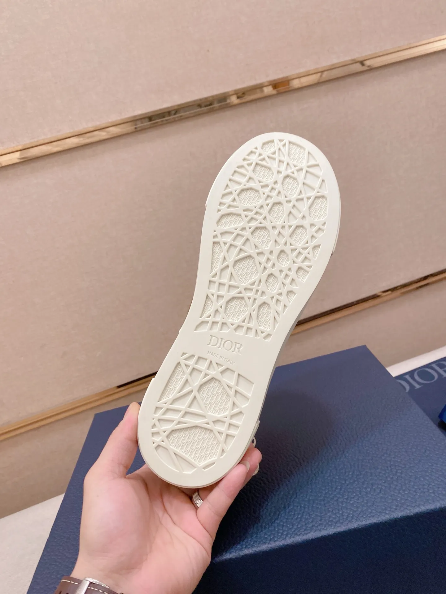 Factory price: 300 Men's shoes 💰[Dior·Dior] Top 🔍Couple style 💏🔍New casual sports style couple shoes, new four-season design, perfect workmanship, lace-up lazy style to create cabinet quality, upper: imported first-layer cowhide, sheepskin lining is soft and comfortable, ultra-light TPU wear-resistant outsole, simple, versatile fashion men's shoes, excellent color code number 35--44